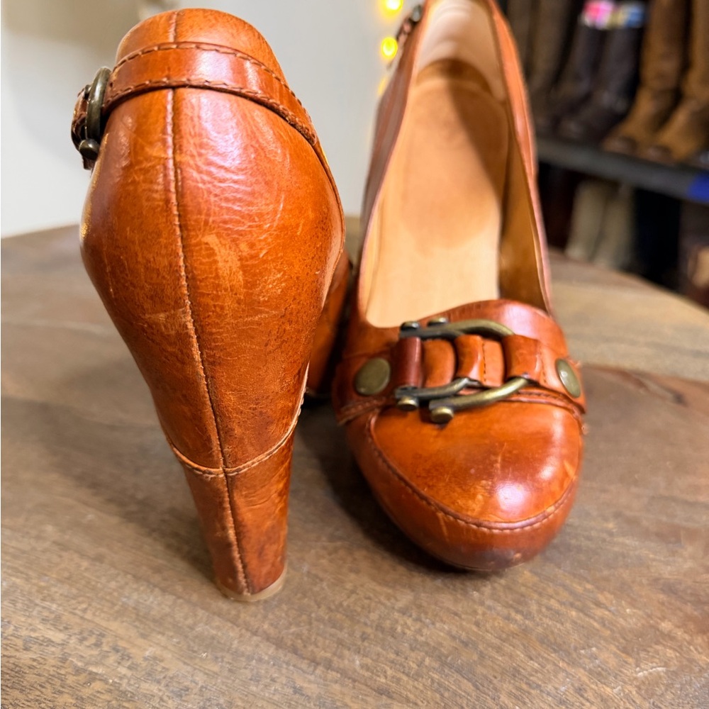 Vintage Frye Redwood Pump in Cognac - Picture 3 of 9